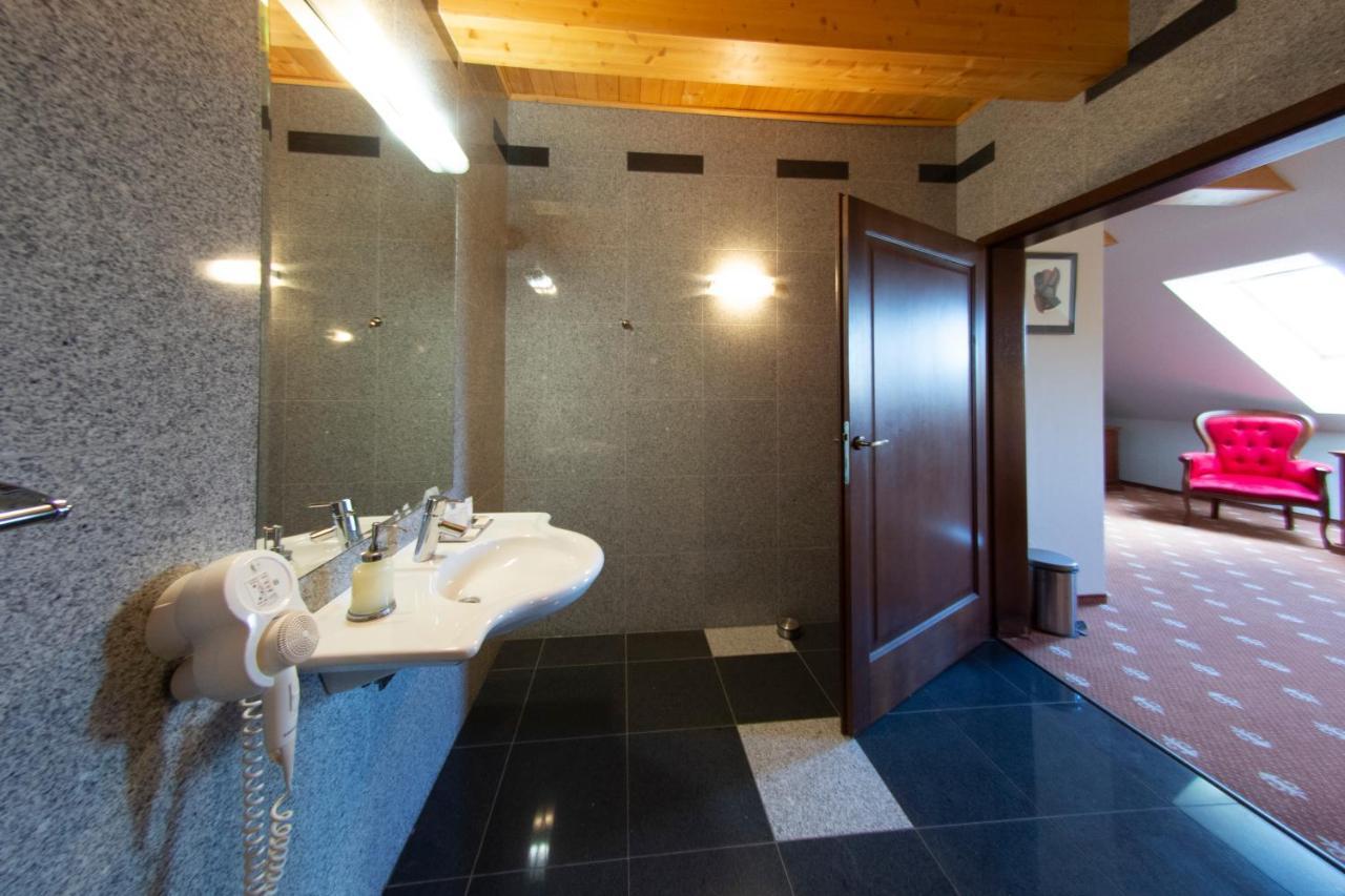 Hotel Hradna Brana Bratislava Buitenkant foto