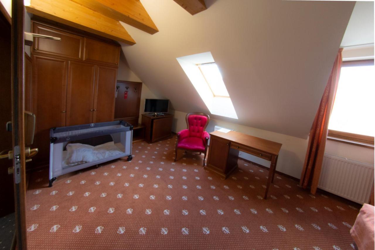 Hotel Hradna Brana Bratislava Buitenkant foto